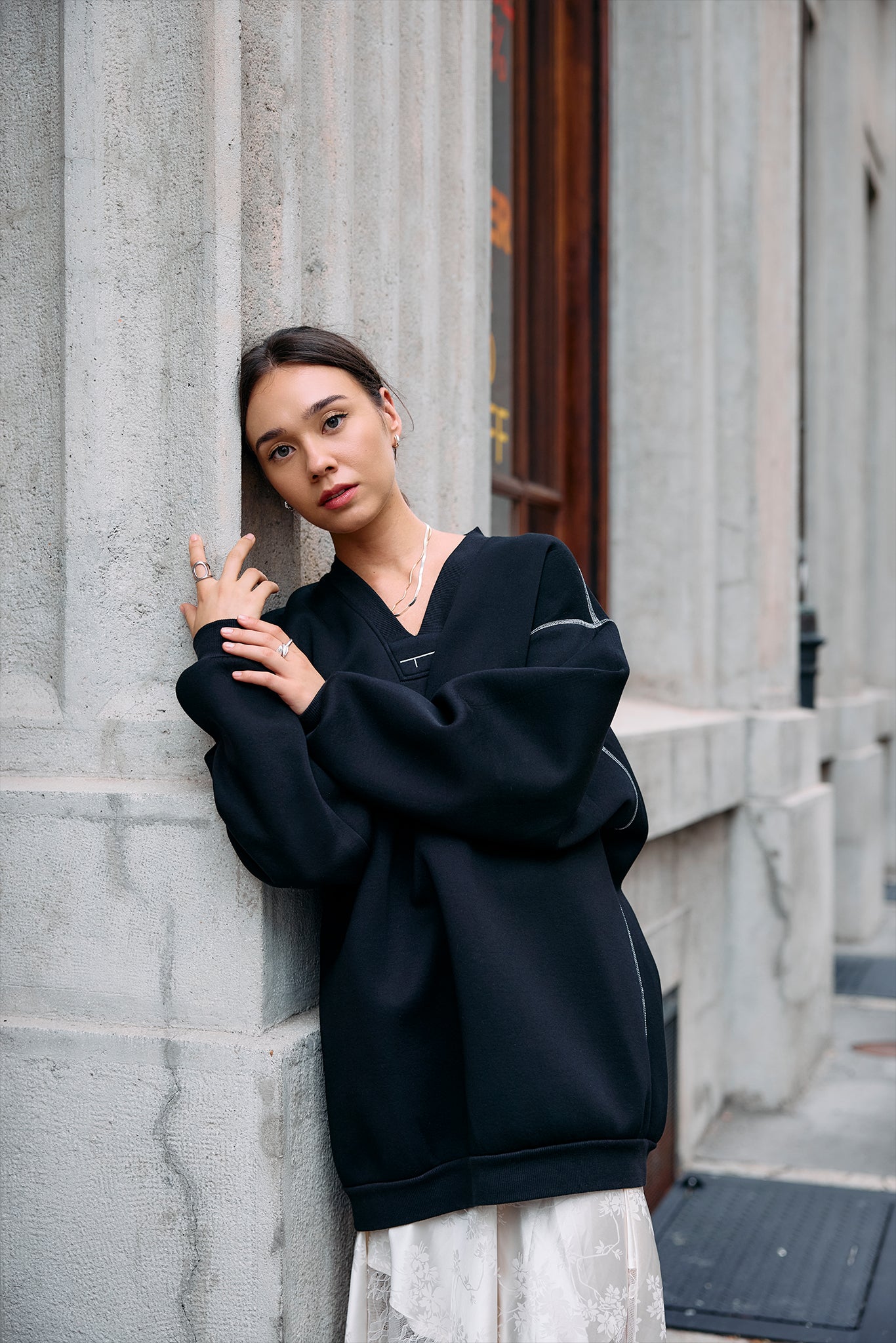 TR02 – V-NECK BLACK/SILVER