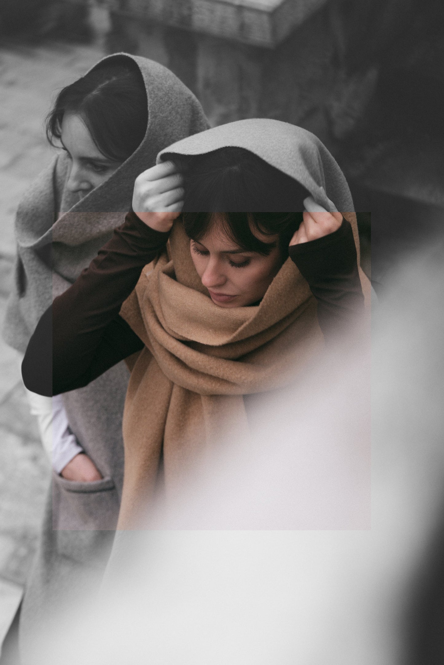 TR03-SC01-BEG — BEIGE POCKET SCARF