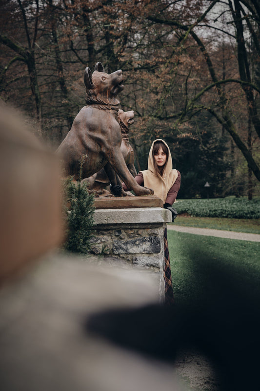 TR03-HB01-BEG - BEIGE HOODIE BIB